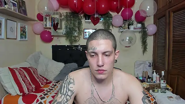 Snapshot of Blondandtattoofaced chatting on February 15, 2025, 5:51 am Blondandtattoofaced online show from February 15, 2025, 5:51 am