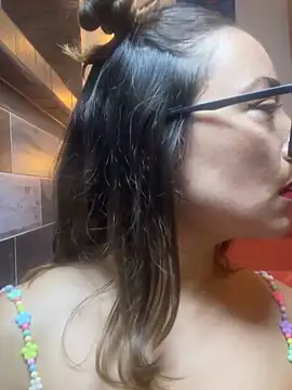 Snapshot of MadameNat chatting on March 11, 2025, 5:02 am MadameNat online show from March 11, 2025, 5:02 am