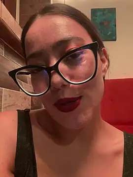 Snapshot of MadameNat chatting on March 17, 2025, 3:03 am MadameNat online show from March 17, 2025, 3:03 am