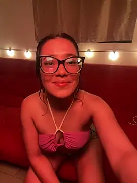 Snapshot of MadameNat chatting on February 2, 2025, 4:15 am MadameNat online show from February 2, 2025, 4:15 am