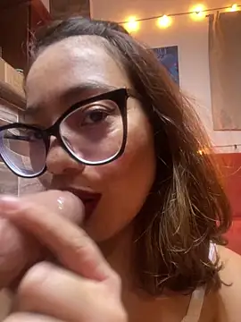 Snapshot of MadameNat chatting on March 14, 2025, 6:32 am MadameNat online show from March 14, 2025, 6:32 am