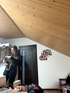 mewKate online show from December 15, 2025, 3:29 pm