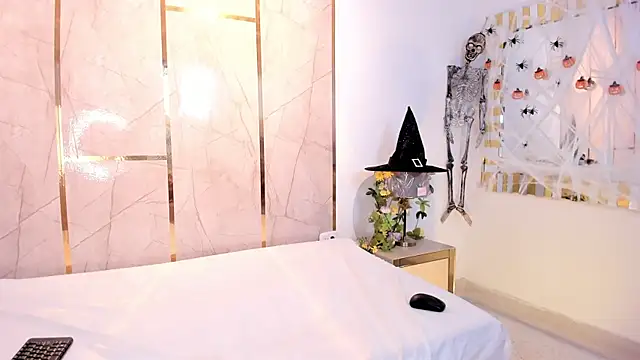 TylerBloom online show from October 27, 2025, 1:23 pm