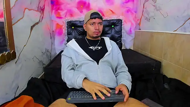 Snapshot of EnriquevillaF chatting on October 26, 2025, 11:54 am EnriquevillaF online show from October 26, 2025, 11:54 am