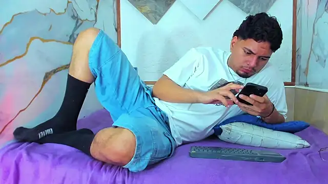 Snapshot of EnriquevillaF chatting on September 27, 2025, 12:55 pm EnriquevillaF online show from September 27, 2025, 12:55 pm