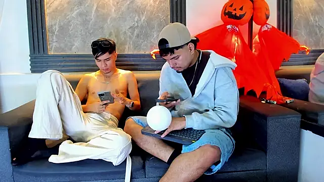 Snapshot of EnriquevillaF chatting on October 9, 2025, 12:49 pm EnriquevillaF online show from October 9, 2025, 12:49 pm