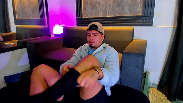 Snapshot of EnriquevillaF chatting on October 3, 2025, 11:23 am EnriquevillaF online show from October 3, 2025, 11:23 am