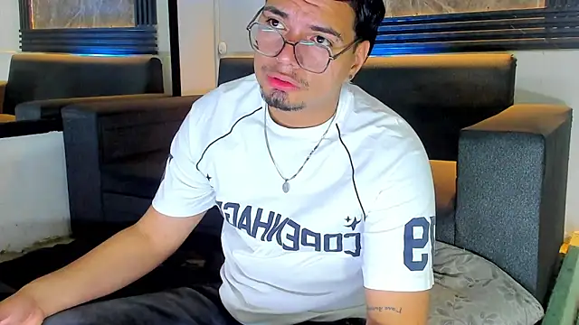 Snapshot of EnriquevillaF chatting on September 22, 2025, 12:00 pm EnriquevillaF online show from September 22, 2025, 12:00 pm