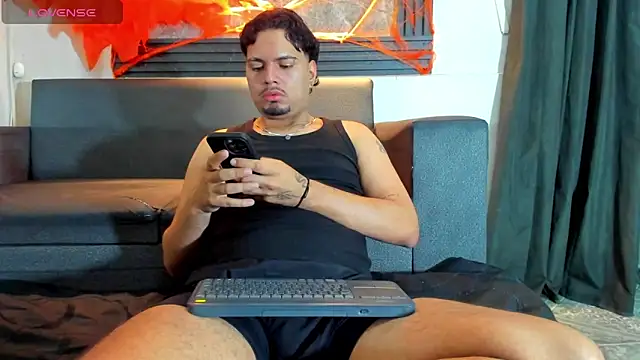 Snapshot of EnriquevillaF chatting on October 23, 2025, 12:15 pm EnriquevillaF online show from October 23, 2025, 12:15 pm