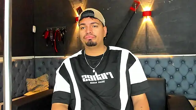 Snapshot of EnriquevillaF chatting on October 15, 2025, 11:51 am EnriquevillaF online show from October 15, 2025, 11:51 am