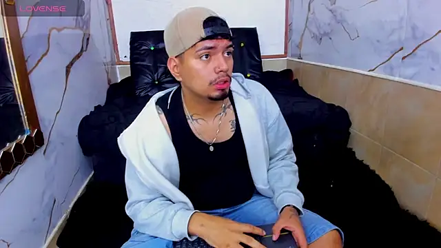 Snapshot of EnriquevillaF chatting on October 20, 2025, 12:17 pm EnriquevillaF online show from October 20, 2025, 12:17 pm