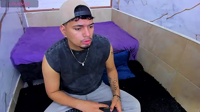 Snapshot of EnriquevillaF chatting on September 28, 2025, 12:01 pm EnriquevillaF online show from September 28, 2025, 12:01 pm