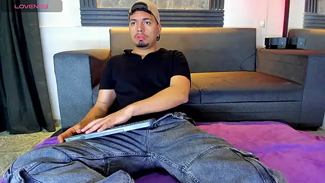 Snapshot of EnriquevillaF chatting on October 12, 2025, 1:01 pm EnriquevillaF online show from October 12, 2025, 1:01 pm