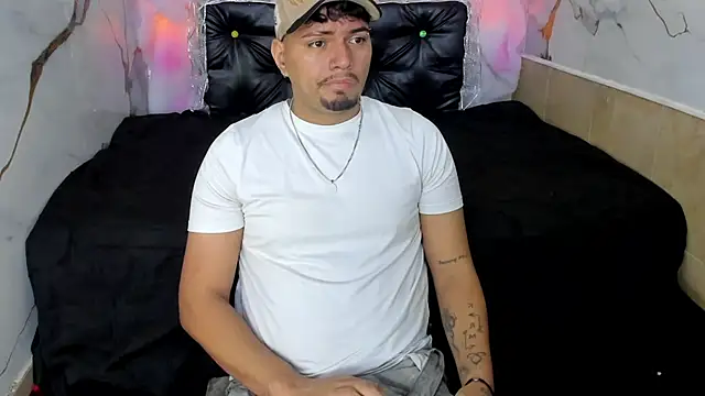 Snapshot of EnriquevillaF chatting on October 24, 2025, 11:42 am EnriquevillaF online show from October 24, 2025, 11:42 am