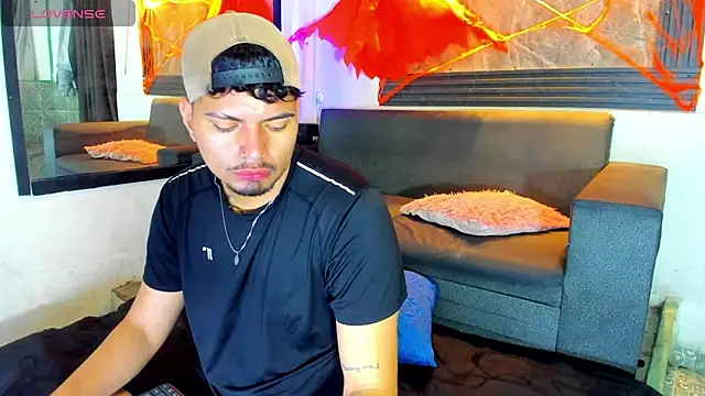 Snapshot of EnriquevillaF chatting on October 27, 2025, 11:55 am EnriquevillaF online show from October 27, 2025, 11:55 am