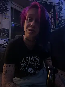 Snapshot of trashbrat chatting on May 12, 2026, 7:16 am trashbrat online show from May 12, 2026, 7:16 am