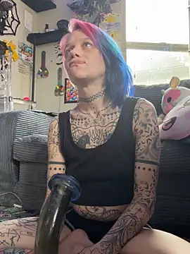 Snapshot of trashbrat chatting on April 24, 2026, 12:40 pm trashbrat online show from April 24, 2026, 12:40 pm