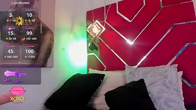 Snapshot of VeronicaOlson_ chatting on October 12, 2025, 3:30 am VeronicaOlson  online show from October 12, 2025, 3:30 am