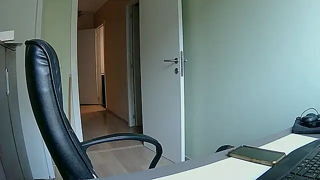 littlehairyman online show from November 3, 2025, 8:29 am