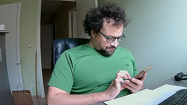 littlehairyman online show from November 6, 2025, 7:56 am