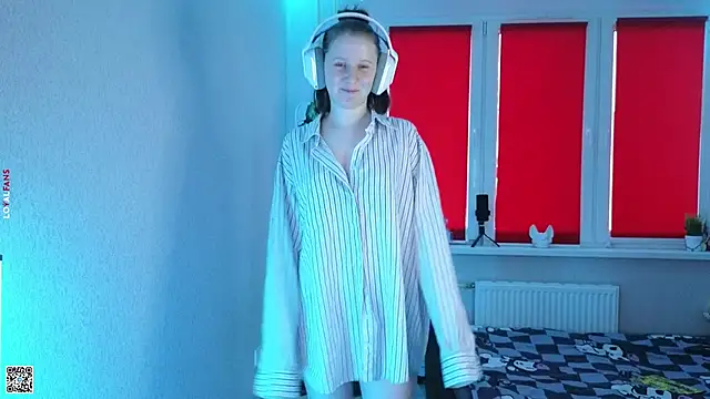 Snapshot of mon_lola chatting on October 8, 2025, 2:07 pm mon lola online show from October 8, 2025, 2:07 pm