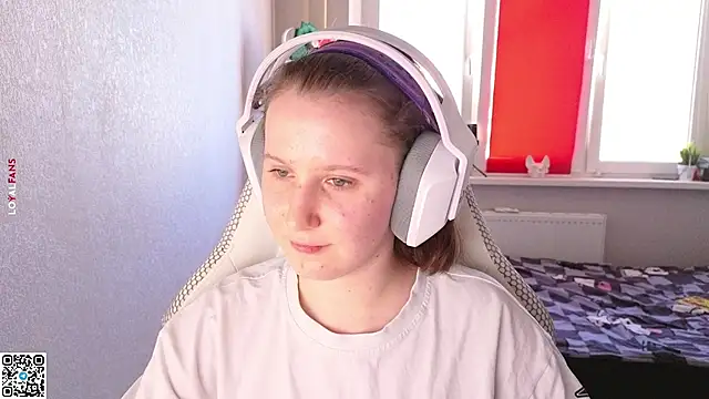 Snapshot of mon_lola chatting on September 24, 2025, 1:28 pm mon lola online show from September 24, 2025, 1:28 pm