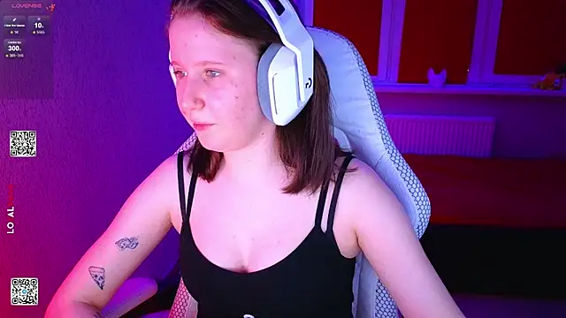 Snapshot of mon_lola chatting on February 25, 2026, 3:56 pm mon lola online show from February 25, 2026, 3:56 pm