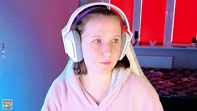 Snapshot of mon_lola chatting on September 30, 2025, 11:49 am mon lola online show from September 30, 2025, 11:49 am