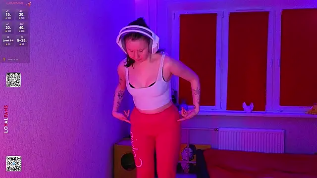 Snapshot of mon_lola chatting on February 18, 2026, 5:09 pm mon lola online show from February 18, 2026, 5:09 pm