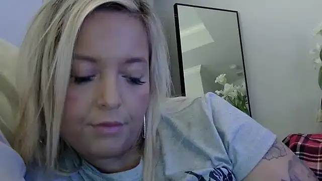 JennaLynn785 online show from February 13, 2025, 4:32 am