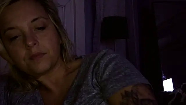 JennaLynn785 online show from February 17, 2025, 12:11 am