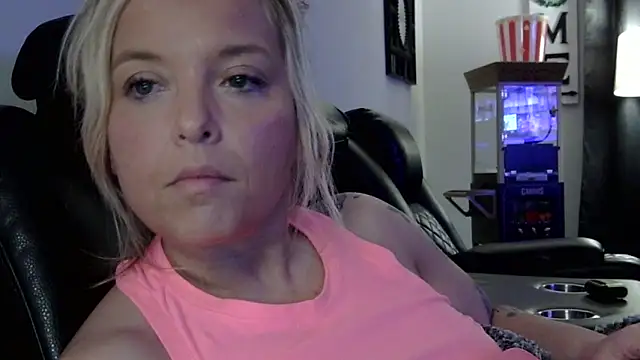 JennaLynn785 online show from February 22, 2025, 11:02 am