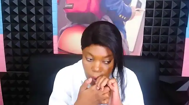 Ebonydivaxxx online show from February 6, 2025, 2:37 pm