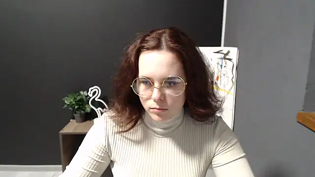 mini girly online show from February 3, 2025, 1:40 pm