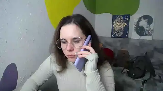mini girly online show from January 13, 2025, 1:39 pm