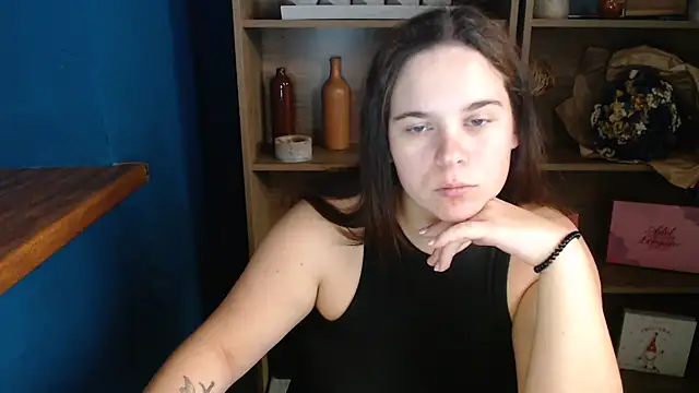 mini girly online show from September 30, 2025, 10:10 am