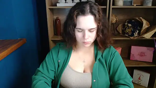 mini girly online show from October 8, 2025, 10:17 am