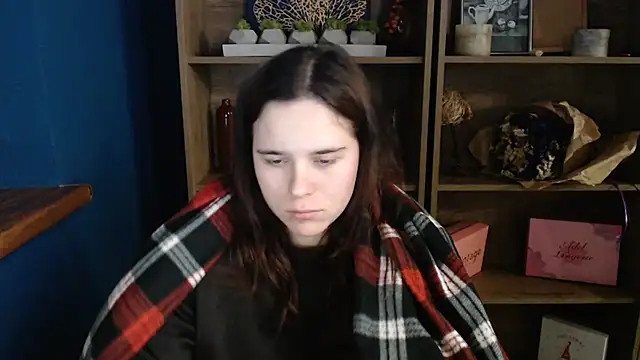 mini girly online show from October 6, 2025, 6:58 am