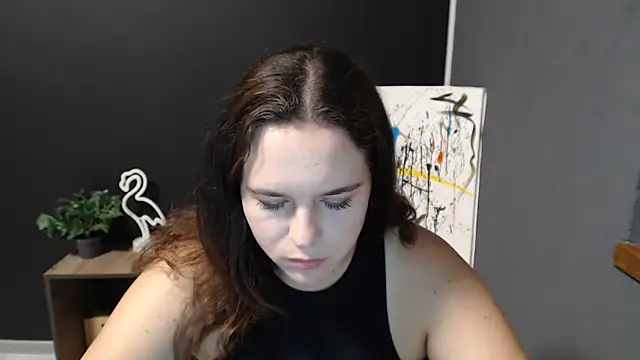 mini girly online show from September 23, 2025, 12:34 pm