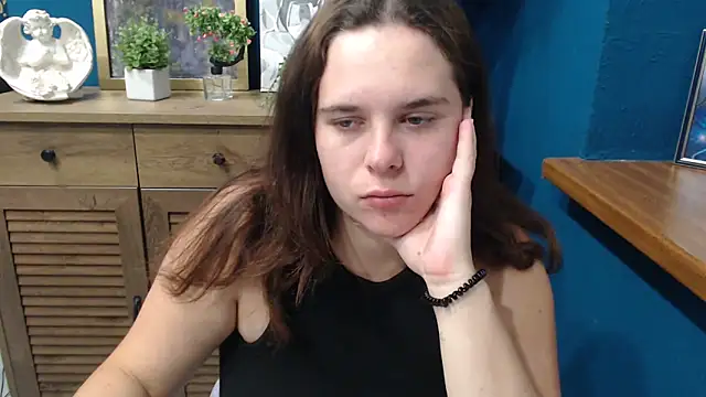 mini girly online show from September 20, 2025, 6:40 am