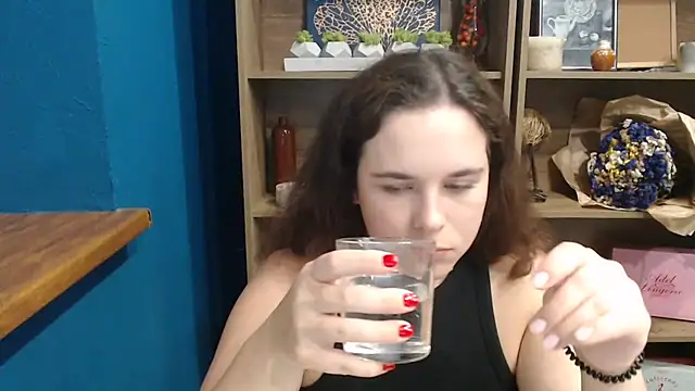 mini girly online show from September 24, 2025, 1:17 pm