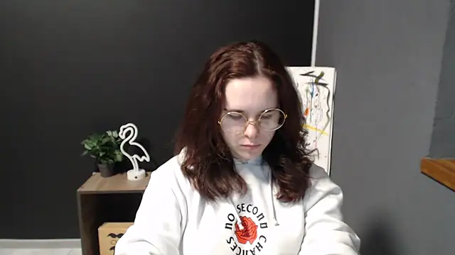 mini girly online show from February 4, 2025, 1:27 pm