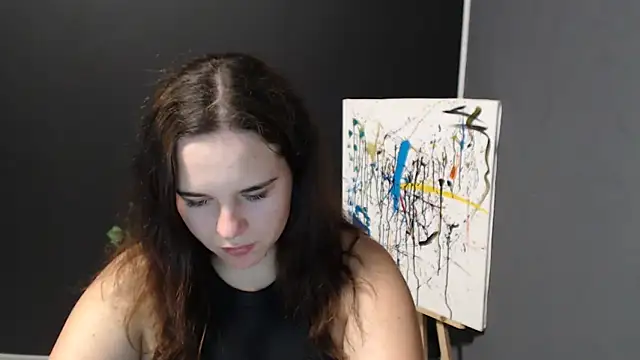 mini girly online show from September 18, 2025, 1:58 pm