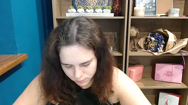 mini girly online show from October 4, 2025, 3:02 pm