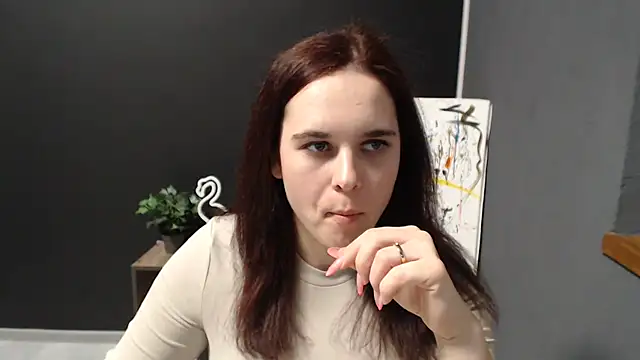 mini girly online show from January 24, 2025, 6:25 pm