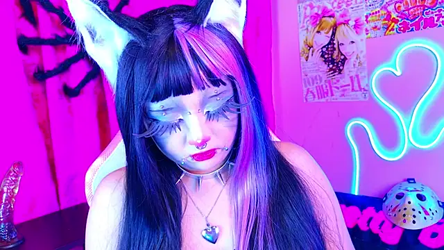 Snapshot of LaytonBox chatting on March 14, 2025, 3:48 am LaytonBox online show from March 14, 2025, 3:48 am