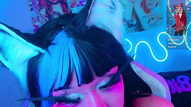 Snapshot of LaytonBox chatting on February 18, 2025, 2:49 am LaytonBox online show from February 18, 2025, 2:49 am