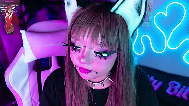 Snapshot of LaytonBox chatting on March 3, 2025, 5:47 am LaytonBox online show from March 3, 2025, 5:47 am