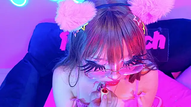 Snapshot of LaytonBox chatting on March 21, 2025, 8:28 am LaytonBox online show from March 21, 2025, 8:28 am