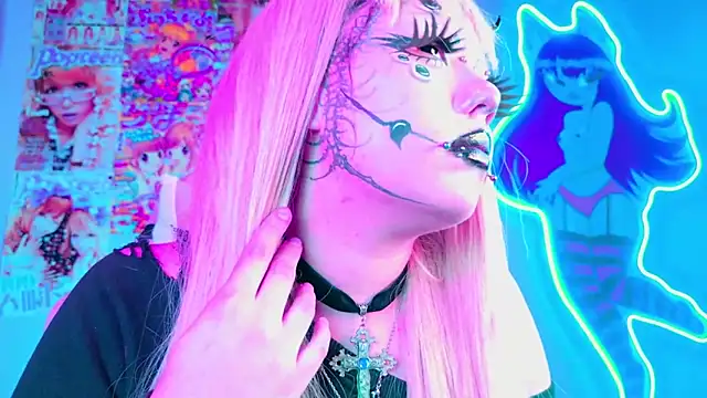 Snapshot of LaytonBox chatting on March 10, 2025, 8:28 am LaytonBox online show from March 10, 2025, 8:28 am